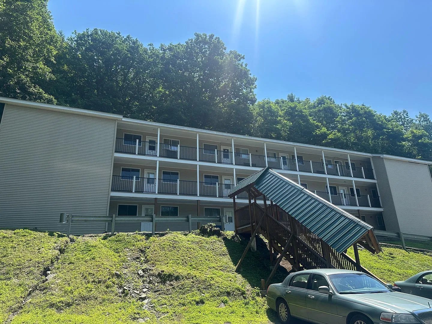 2 bedroom, 1 bathroom in West Lebanon — Photo 1
