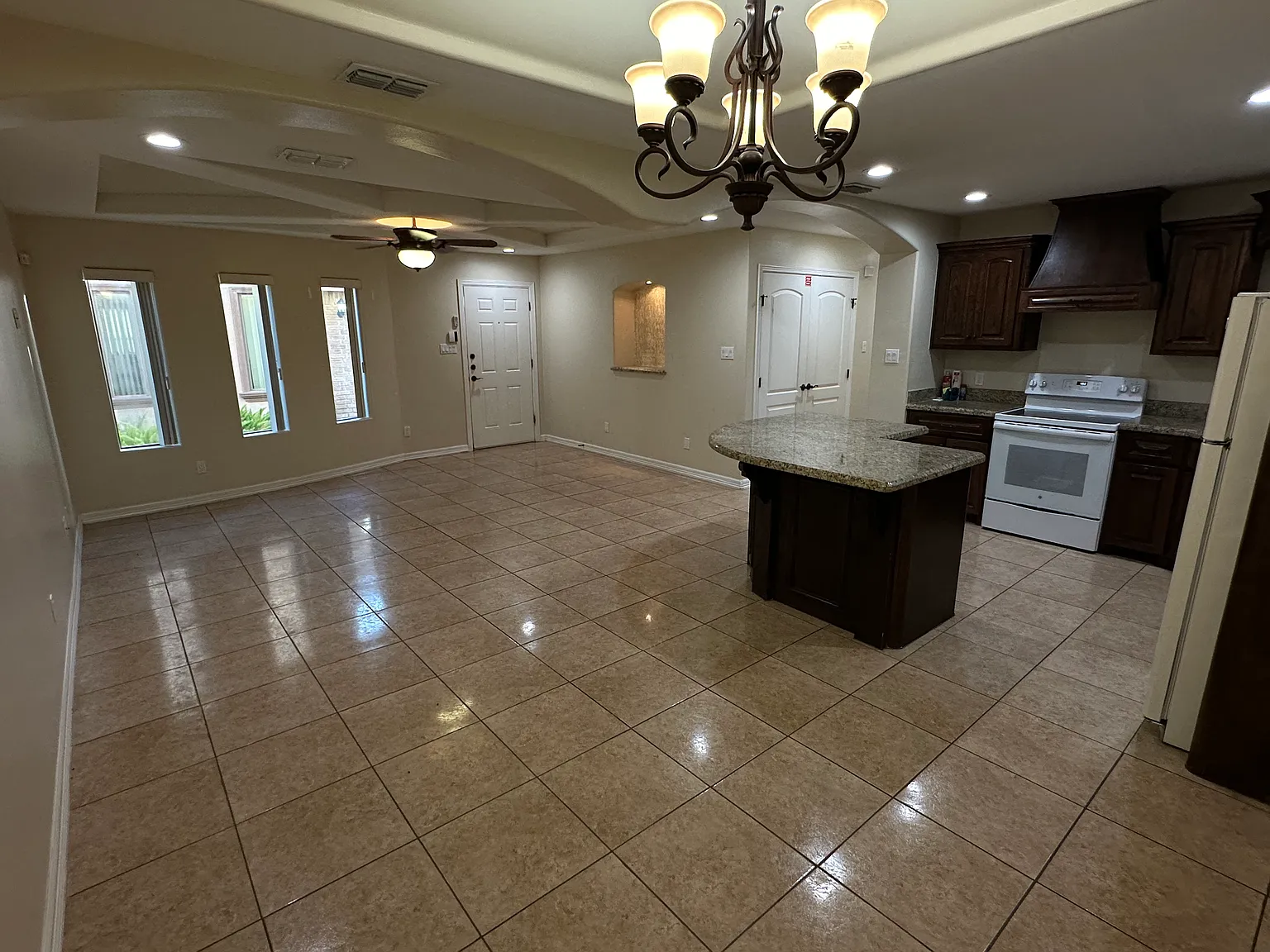 2 bed, 1200 sqft, $1,000 — Photo 2