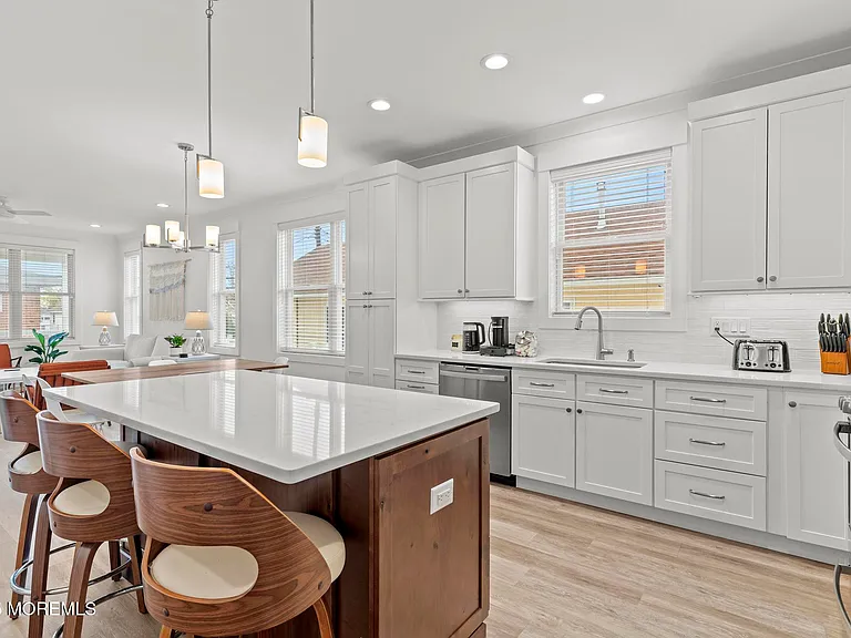 53 Sheridan Ave — Photo 14