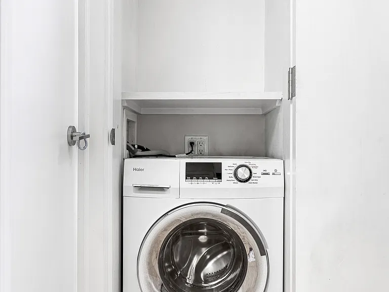 174 E 85th St #4C — Photo 2