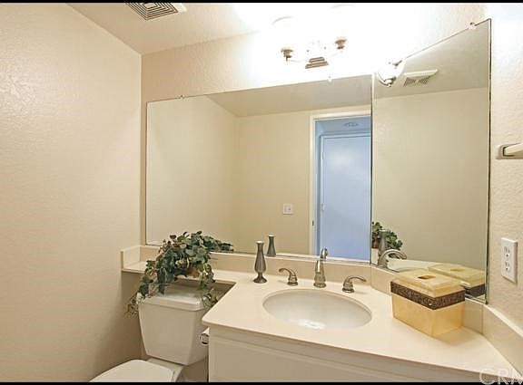 5th image of 19 Royal Tern Ln