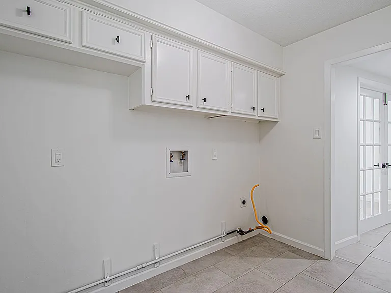3406 Forest Village Dr — Photo 18