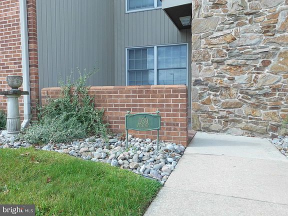 2nd image of 3001 E Chestnut Ave APT D39