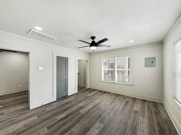 211 N Milby St #4 — Photo 3