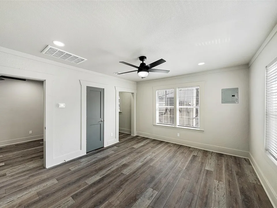 211 N Milby St #4
