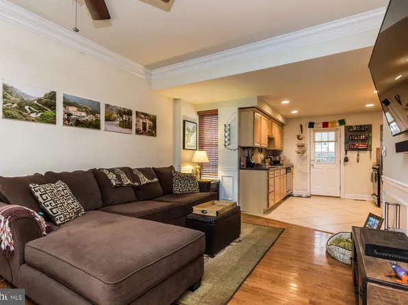 916 S 25th St, Philadelphia, PA 19146