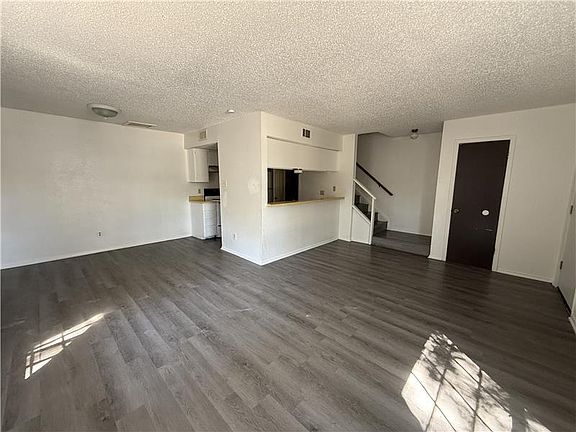 5th image of 4501 Hunt Cir APT A