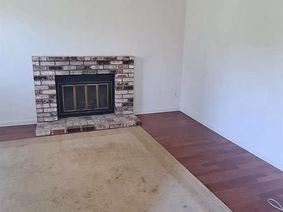 2nd image of 122 Park Place Drive