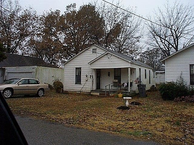 2nd image of 713 Wilson St
