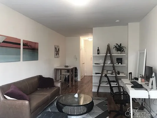 Rented by City Connections Realty | media 10