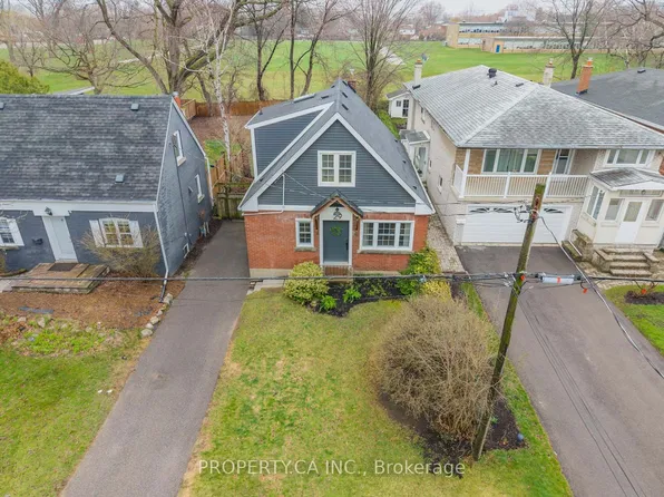 29 Oakfield Dr, Toronto, ON M8Y 1N6