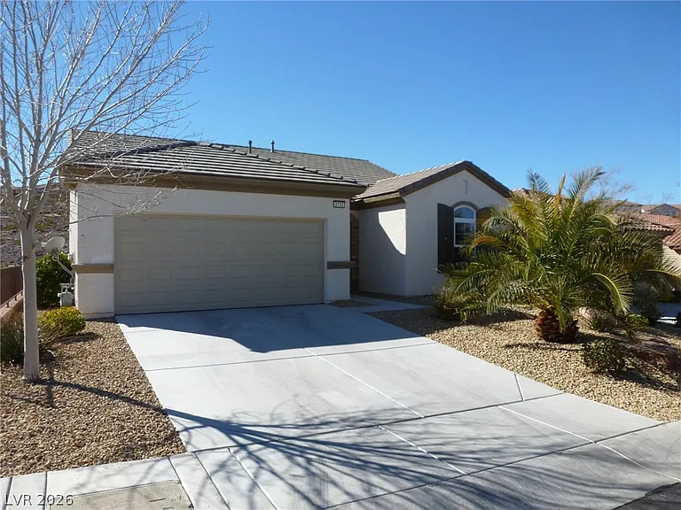 2123 Pepperell Ave — Photo 1