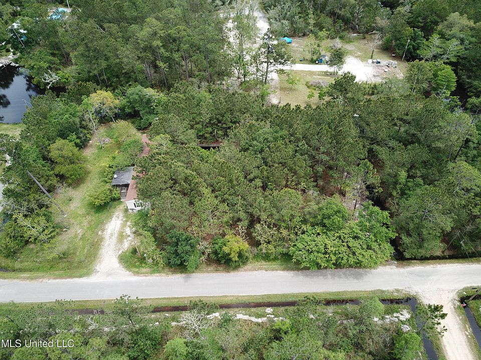 2nd image of 10036 Linden Ln