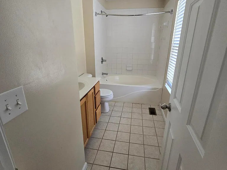 1119 Donner Dr — Photo 21