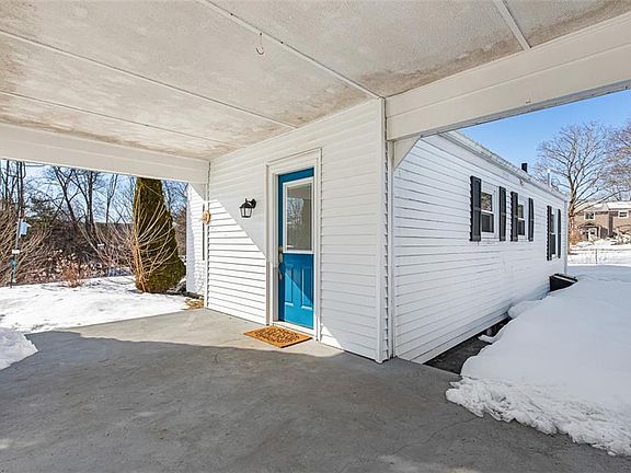 3rd image of 26 Country Hill Rd