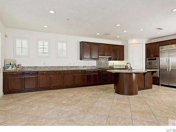 5th image of 4115 Harbour Island Ln