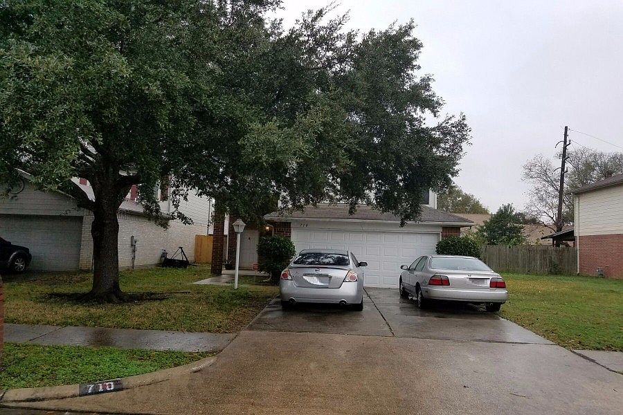 1st image of 710 Oak West Dr