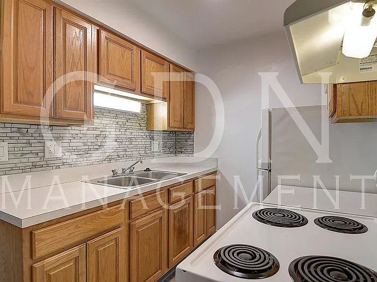 1077 Frederick Drive — Photo 6