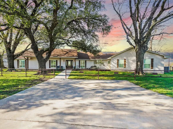 673 W N Woody Rd, Azle, TX 76020