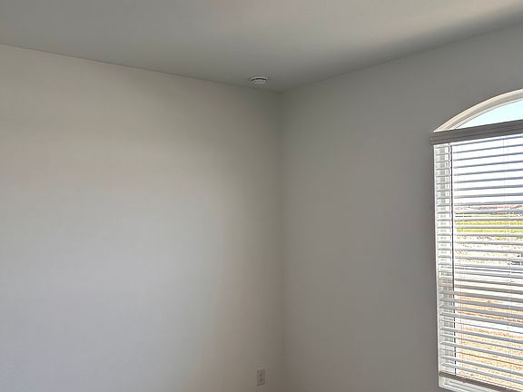 5th image of 1020 Flameleaf Dr