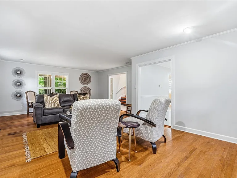 506 Shadow Ln — Photo 3