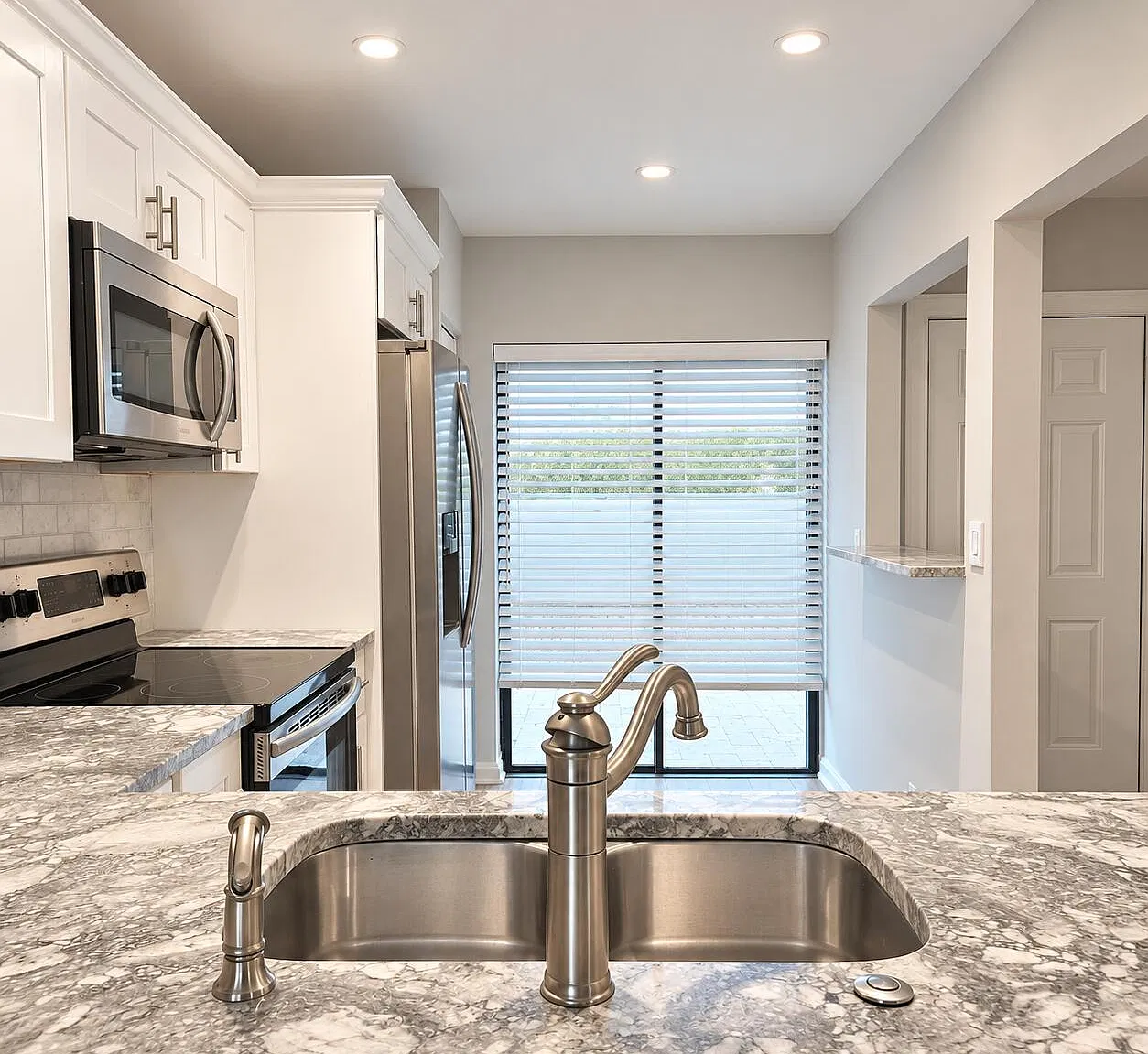 2 bed, 2.0 bath, 1206 sqft, $2,500 — Photo 2