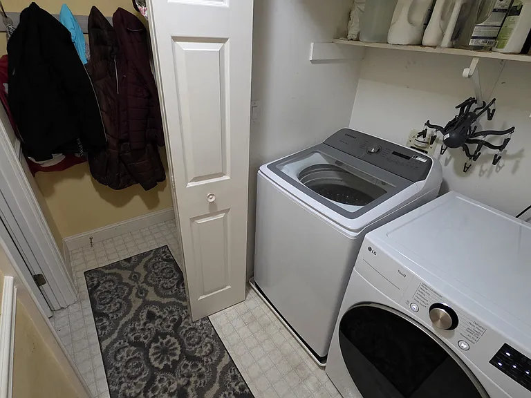 83 Florence Way — Photo 5