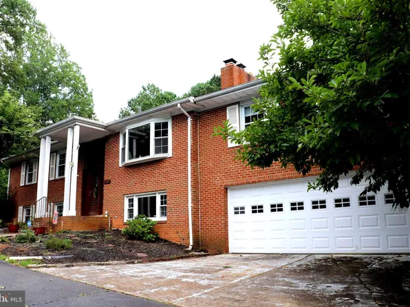 9817 Orchid Cir, Great Falls, VA 22066