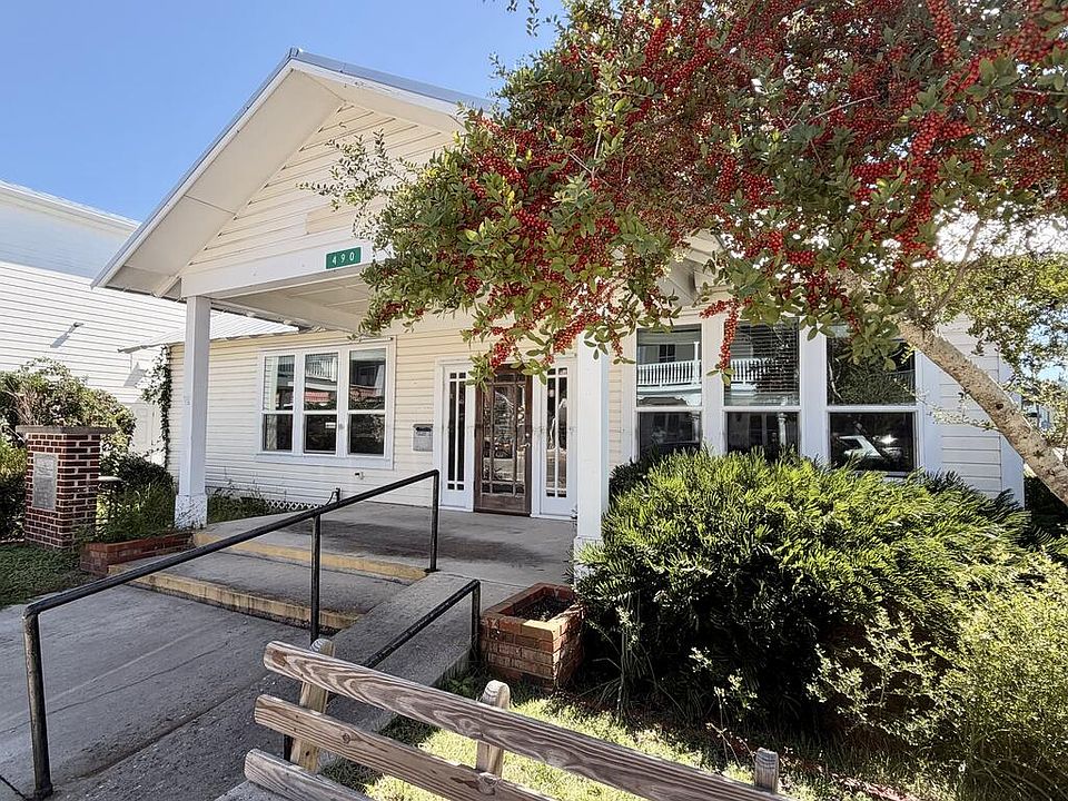 1st image of 490 2nd St