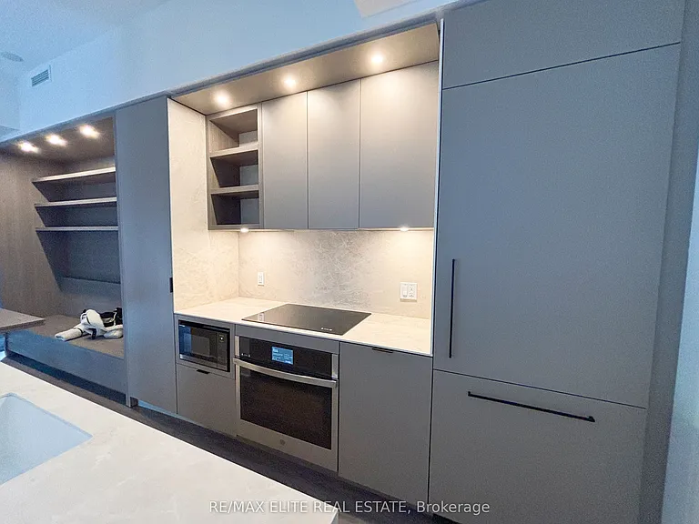 55 Charles St E #Townhouse 10 — Photo 4