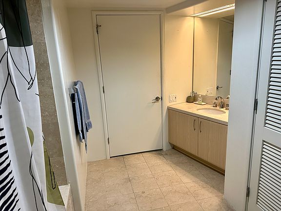 4th image of 88 Piikoi St APT 1201