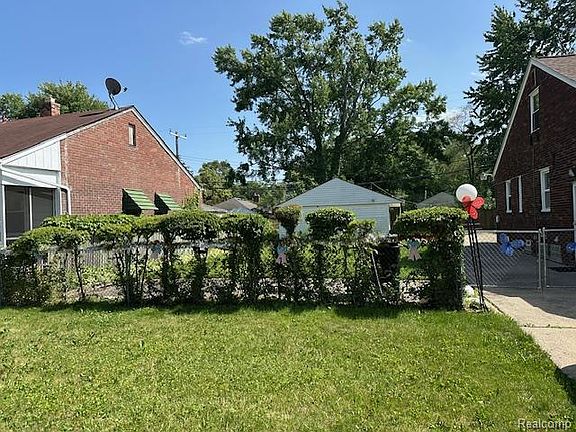 3rd image of 15572 Fordham St