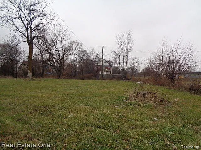 5230 Linwood St photo 1