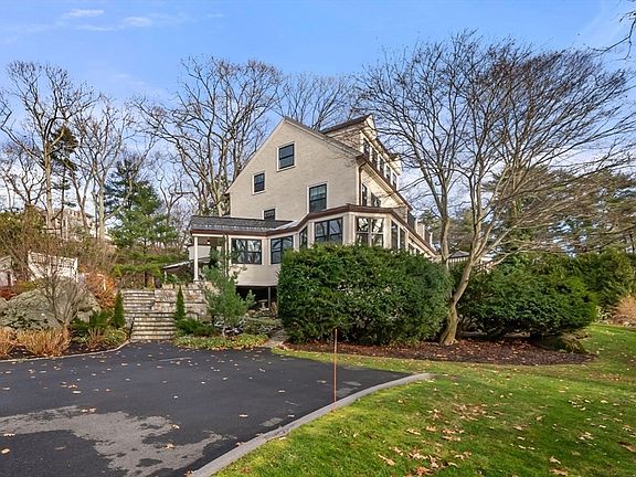 5th image of 468 Summer St