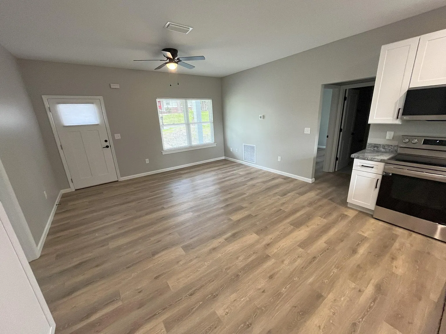 3 bed, 1035 sqft, $1,600 — Photo 4