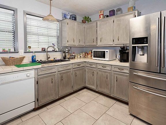 5th image of 122 Brookwood Dr