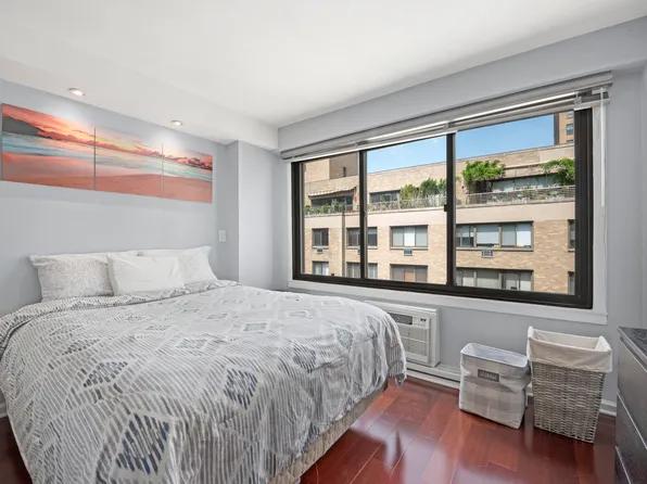 16 West 16th Street 14LS image 2 of 10