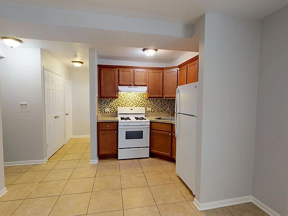 3rd image of 2601 W Fitch Ave #Gr