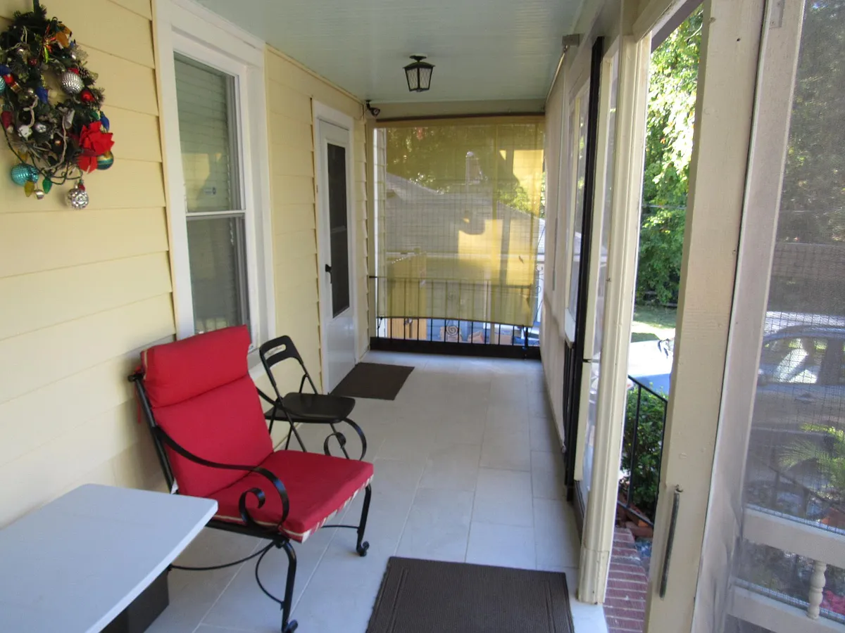 Building Photo - 705 W Markham Ave #B