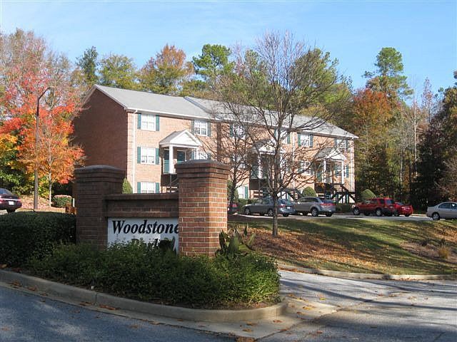 1st image of 100 Woodstone Dr APT 28