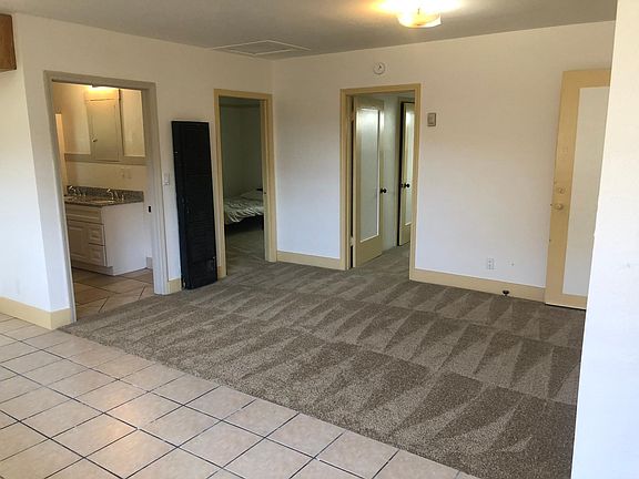3rd image of 967 E Thompson Blvd #2