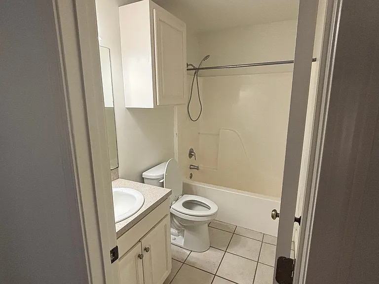 907 Arnold St — Photo 4