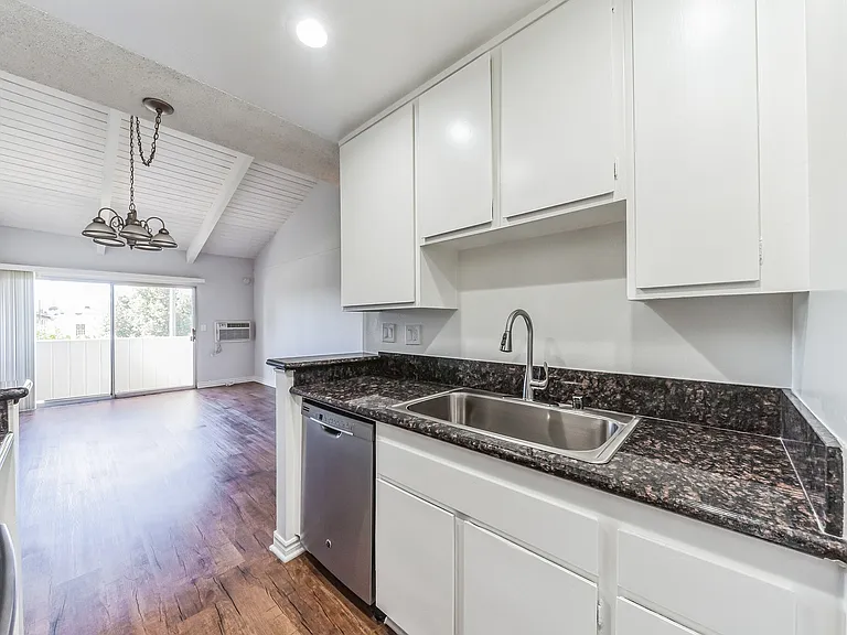 Woodbriar Apartments — Photo 48