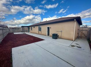 3233 N Kent St, Visalia, CA 93291