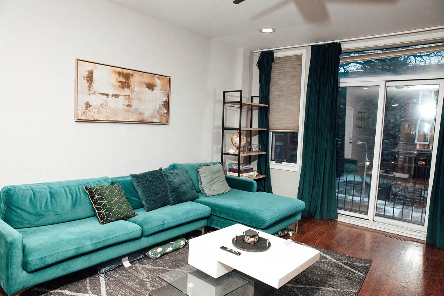 3 bed, 2.0 bath, 1194 sqft, $3,358 — Photo 1