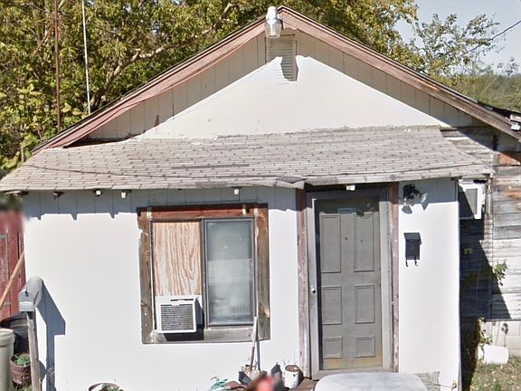 3rd image of 302 N 2nd St