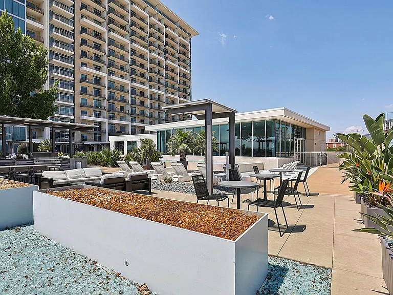 1400HiLine_EXT_Amenity_OutdoorSeating_Aug2026