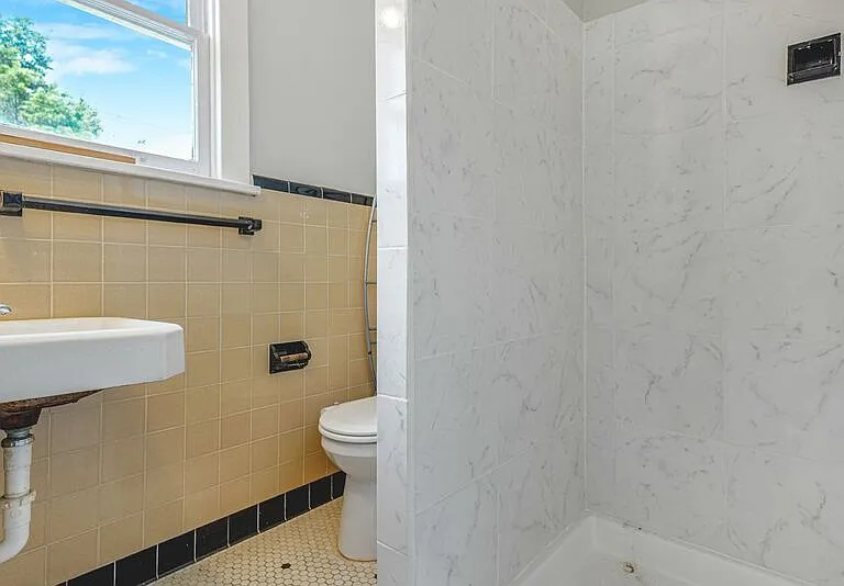 1004 Prince Edward St #3 — Photo 6
