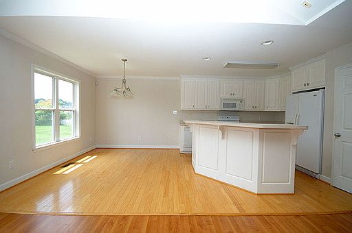 4th image of 104 Grey Fox Ct