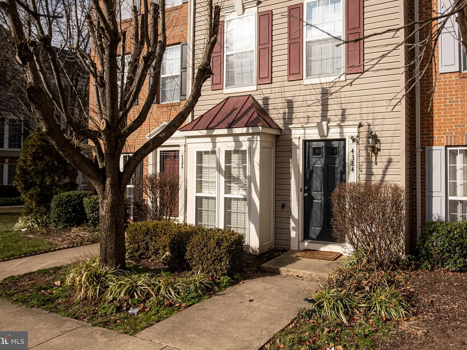 3 bed, 2.5 bath, 1658 sqft, $3,100 — Photo 3